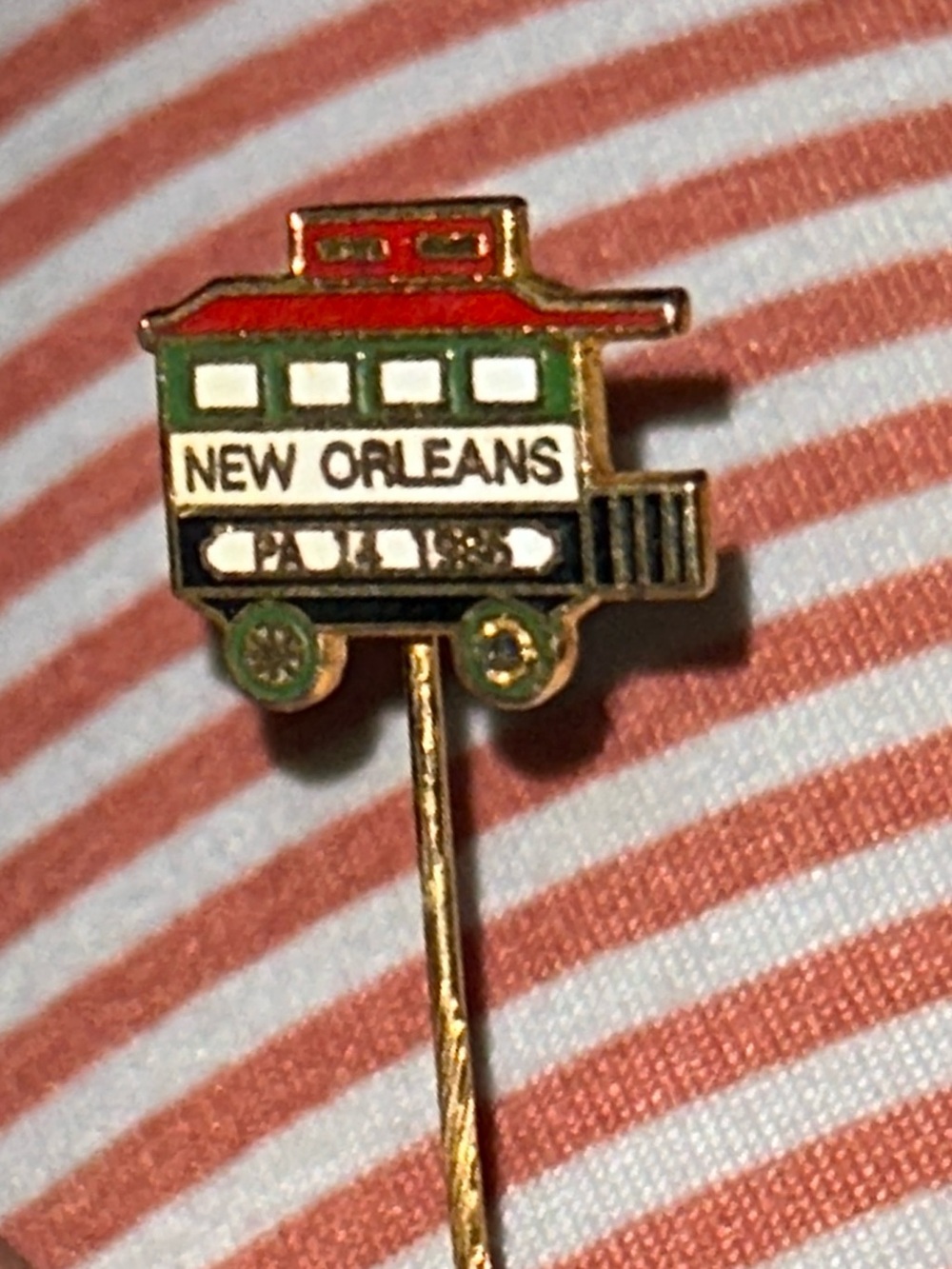 1985 Souvenir Stick Pin Historical Places in New Orleans Streetcar Enamel Golden
